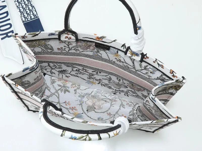 Dior Shopping Bags-247 - Image 8
