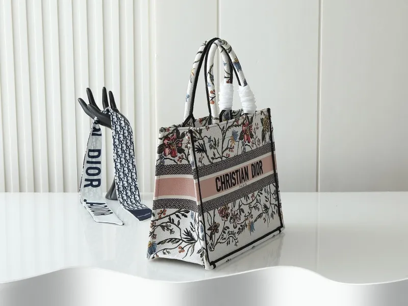 Alternative view of Dior Shopping Bags-248