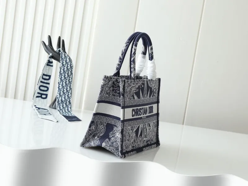Alternative view of Dior Shopping Bags-251