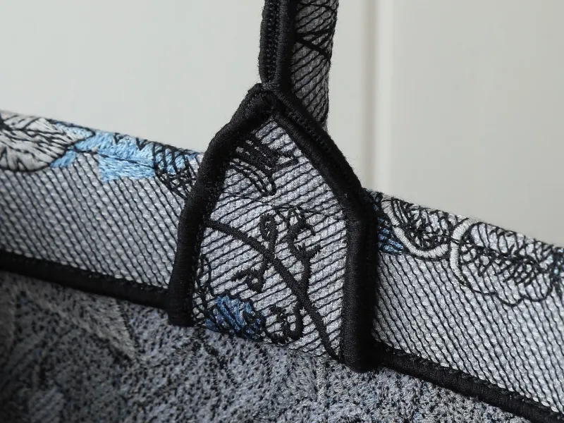 Alternative view of Dior Shopping Bags-252