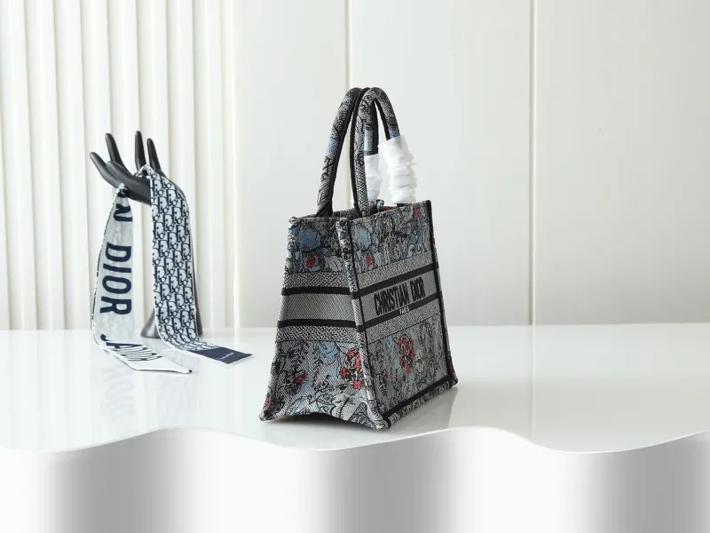 Alternative view of Dior Shopping Bags-254