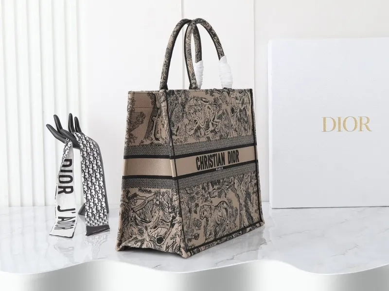 Alternative view of Dior Shopping Bags-258