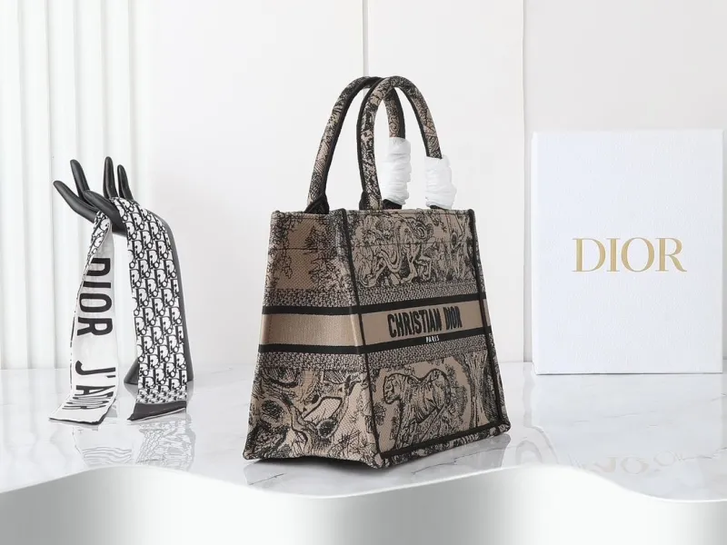 Alternative view of Dior Shopping Bags-260