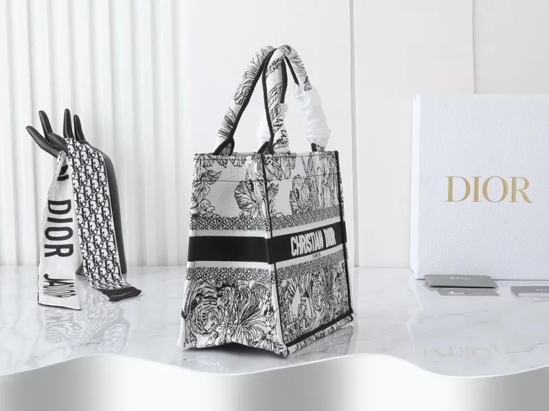 Alternative view of Dior Shopping Bags-263