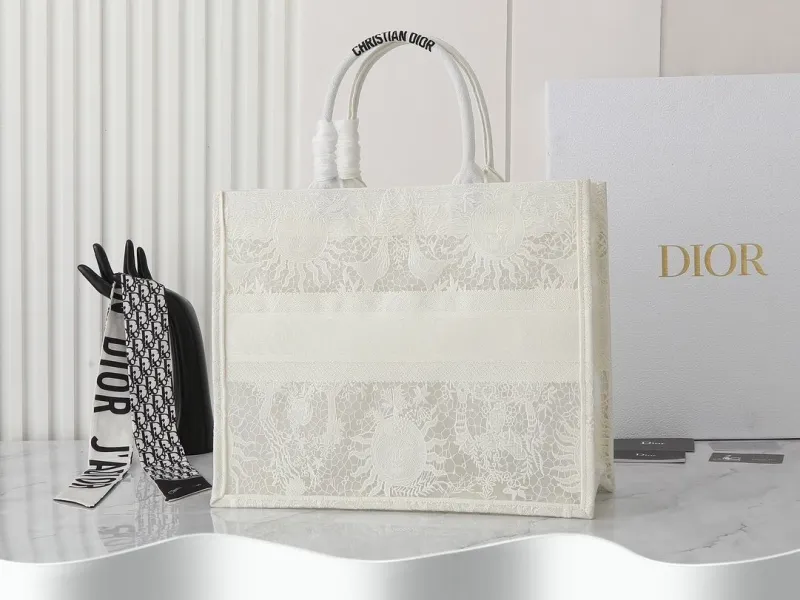 Alternative view of Dior Shopping Bags-264