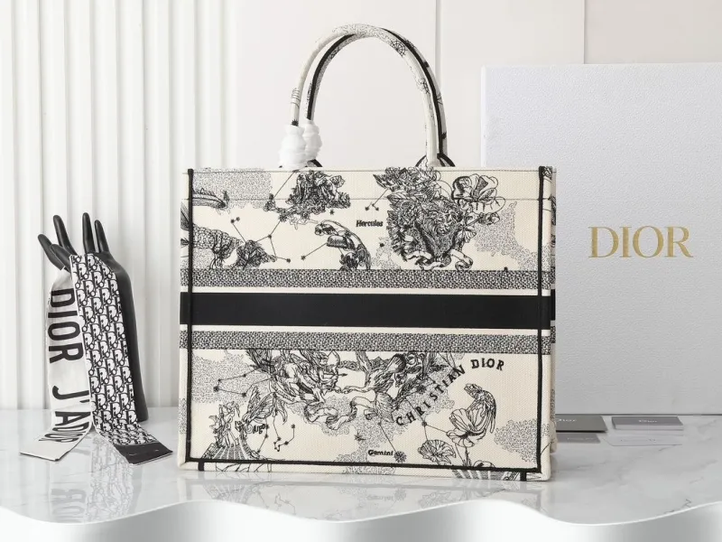Alternative view of Dior Shopping Bags-270