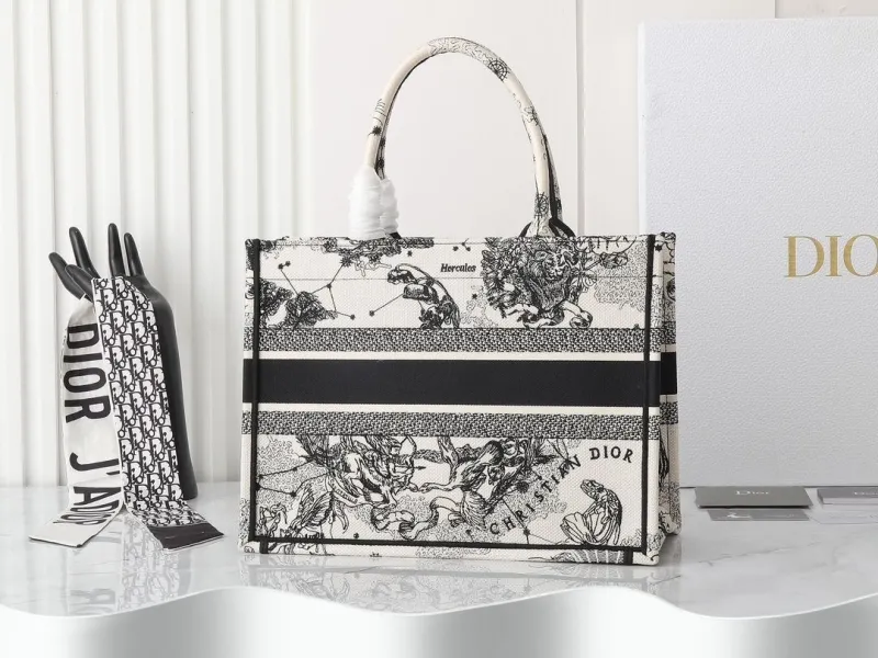 Alternative view of Dior Shopping Bags-271