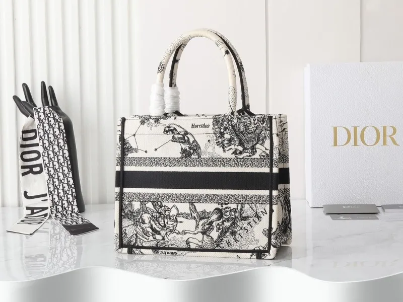 Alternative view of Dior Shopping Bags-272