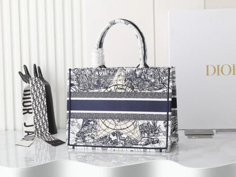 Alternative view of Dior Shopping Bags-274