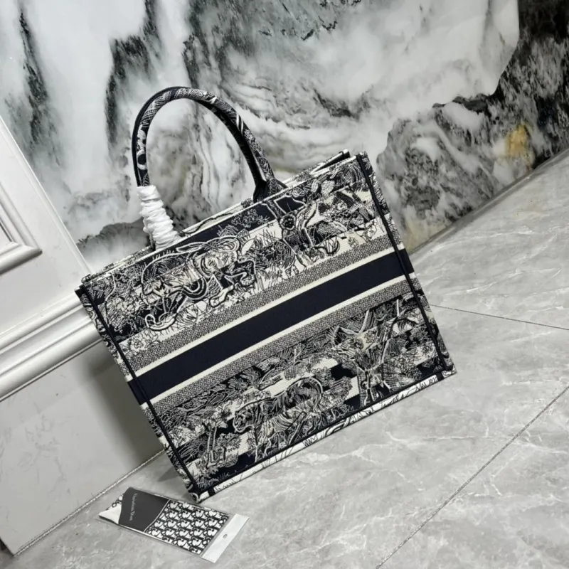 Alternative view of Dior Shopping Bags-275