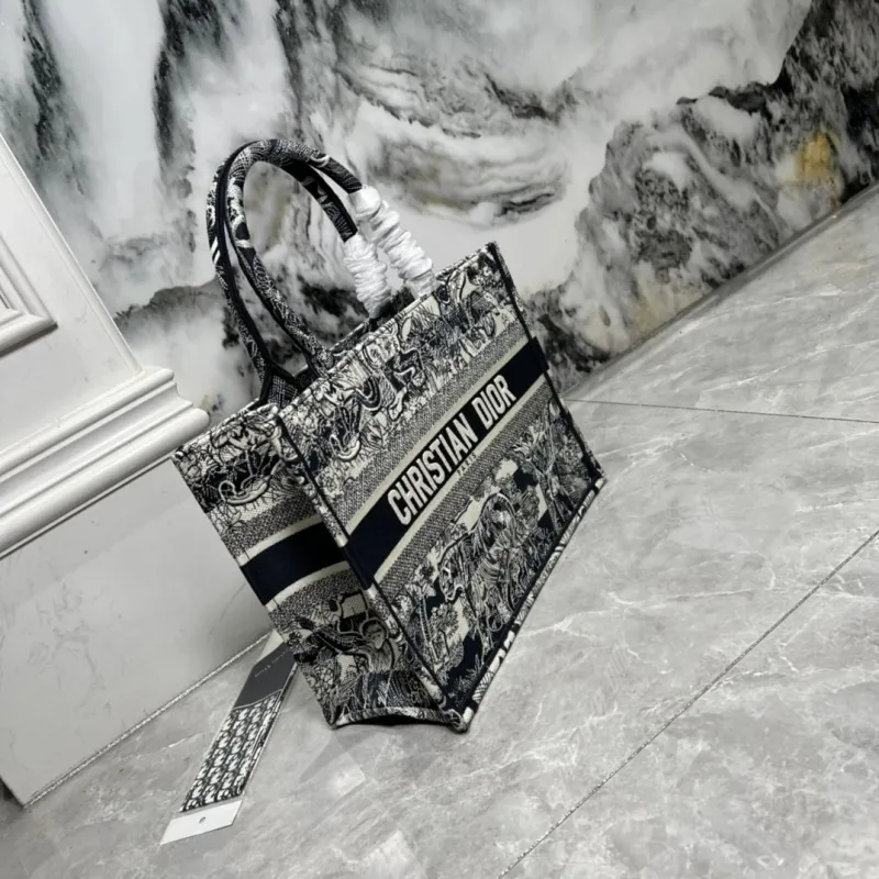 Alternative view of Dior Shopping Bags-276