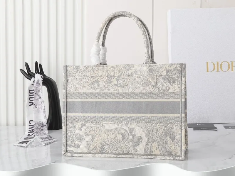 Alternative view of Dior Shopping Bags-278