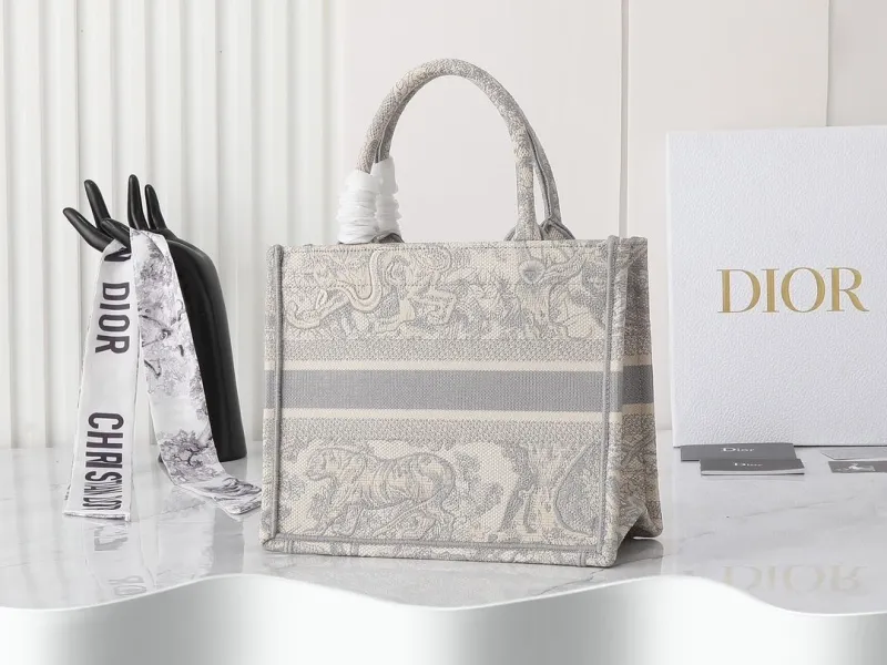 Alternative view of Dior Shopping Bags-279