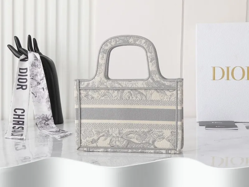 Alternative view of Dior Shopping Bags-280