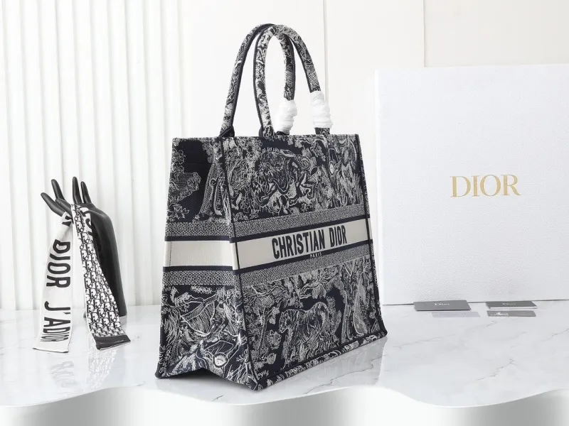 Alternative view of Dior Shopping Bags-281