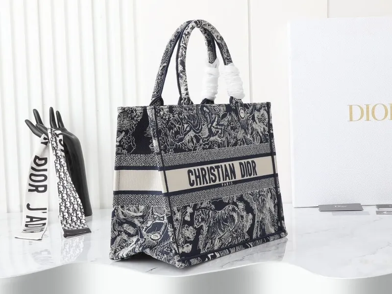 Alternative view of Dior Shopping Bags-282