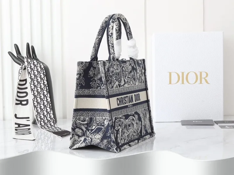 Alternative view of Dior Shopping Bags-283