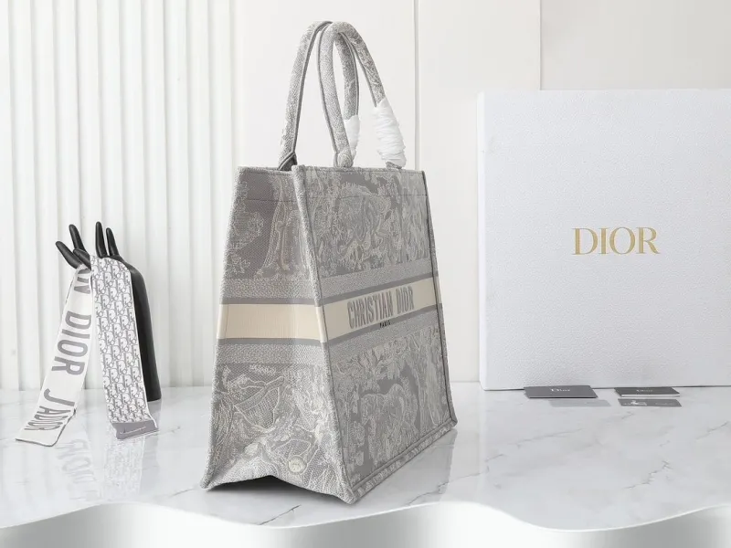 Alternative view of Dior Shopping Bags-284
