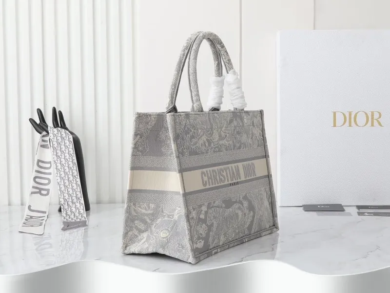 Alternative view of Dior Shopping Bags-285