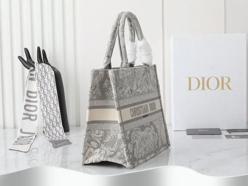 Alternative view of Dior Shopping Bags-286