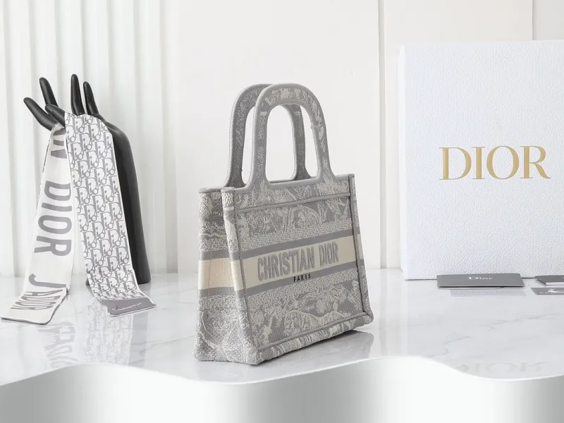 Alternative view of Dior Shopping Bags-287