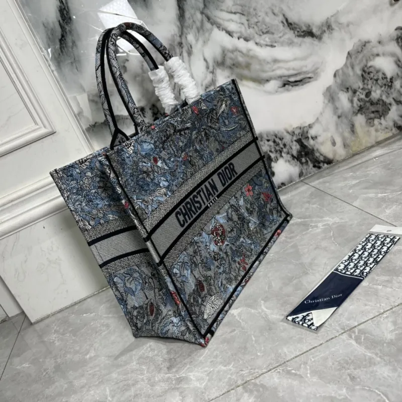 Alternative view of Dior Shopping Bags-290