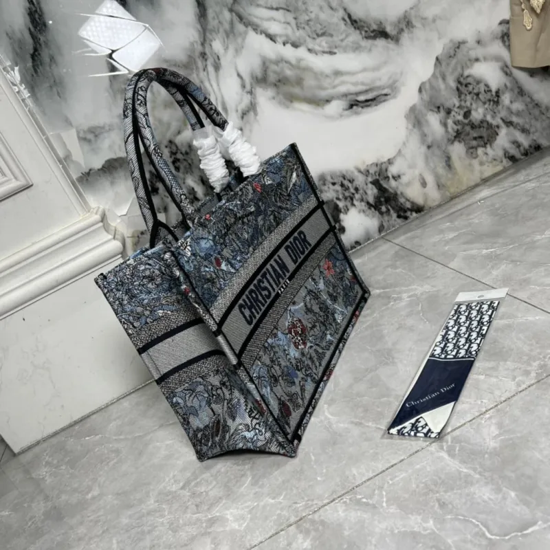 Alternative view of Dior Shopping Bags-291