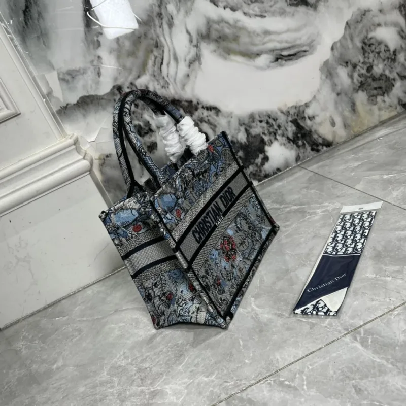 Alternative view of Dior Shopping Bags-292