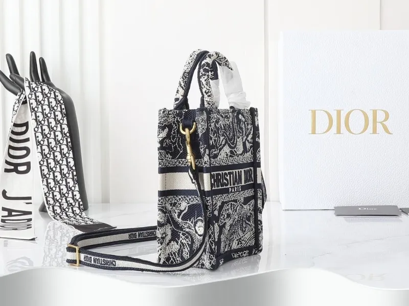 Alternative view of Dior Shopping Bags-295