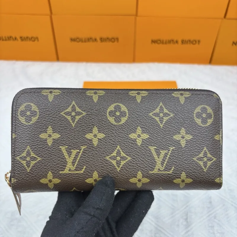 LV Wallets-405