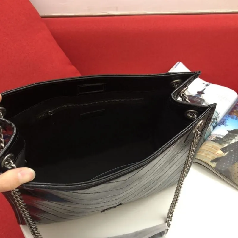 Saint Laurent Black Leather Chain Tote Bag - Image 8