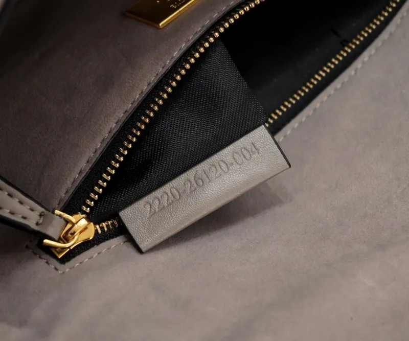 Fendi Gray Baguette Shoulder Bag - Image 7