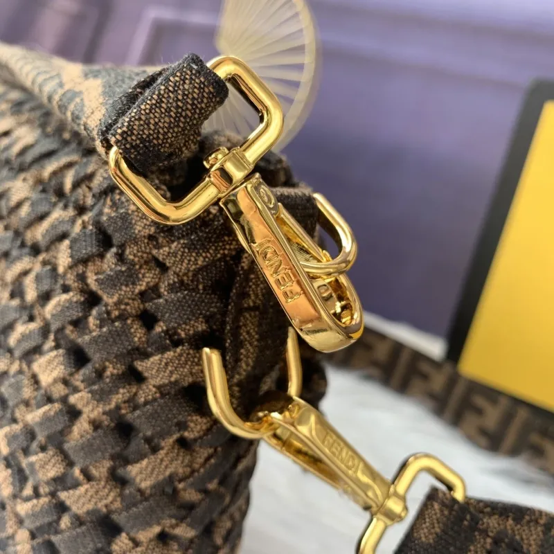 Fendi Brown Woven Baguette Shoulder Bag - Image 6