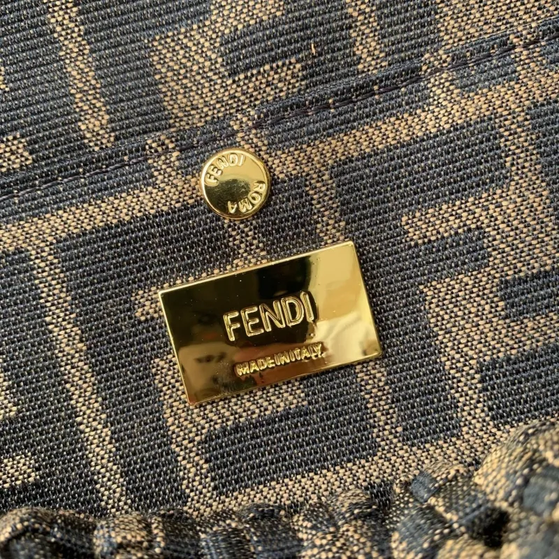 Fendi Brown Woven Baguette Shoulder Bag - Image 8