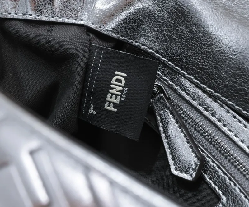 Fendi Silver Baguette Shoulder Bag - Image 7