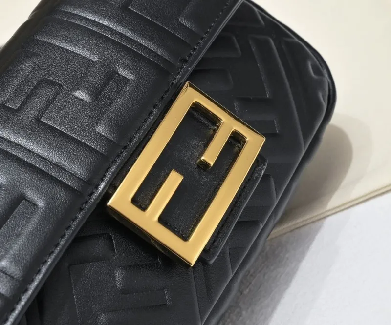 Fendi Black Baguette Shoulder Bag - Image 3