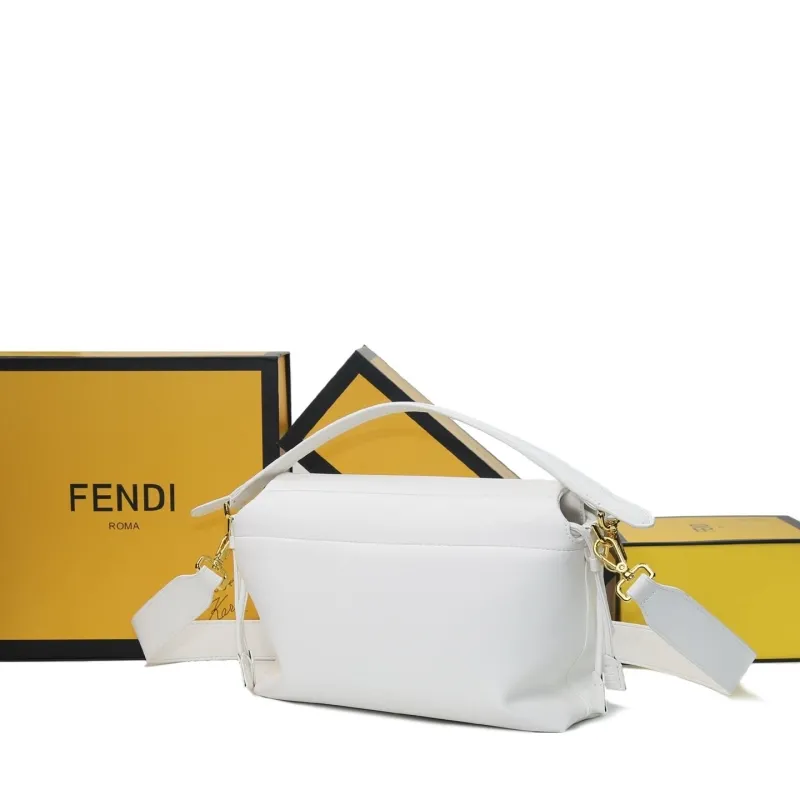 Fendi White Baguette Shoulder Bag - Image 3