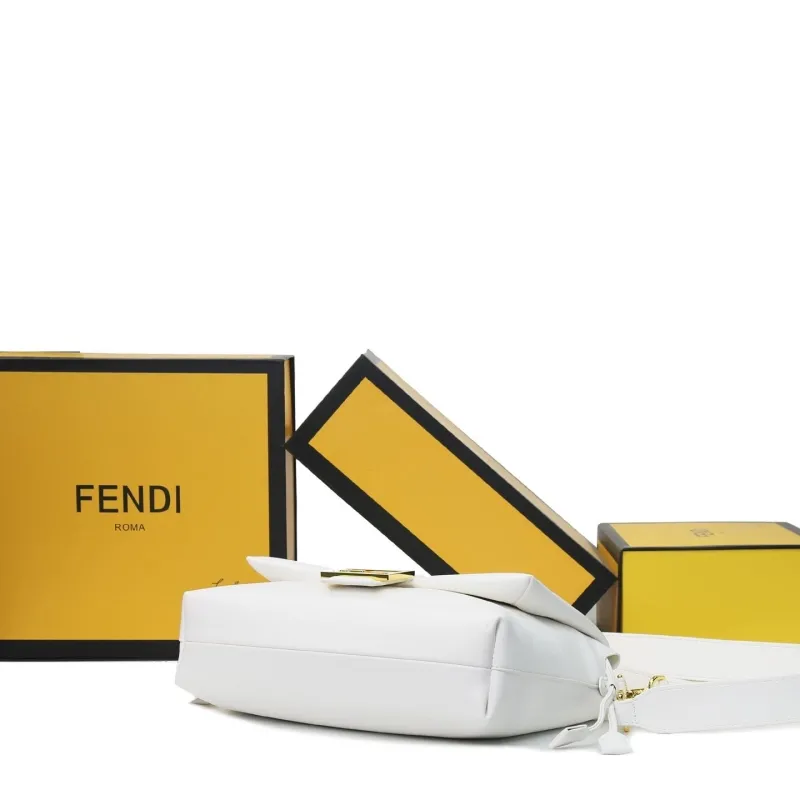 Fendi White Baguette Shoulder Bag - Image 4