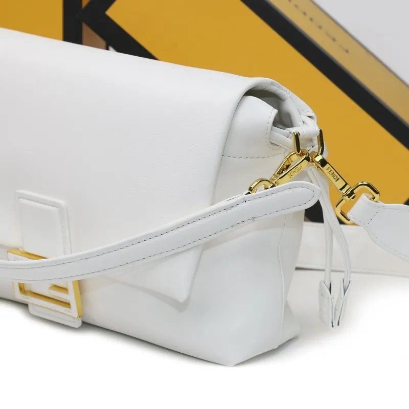 Fendi White Baguette Shoulder Bag - Image 7