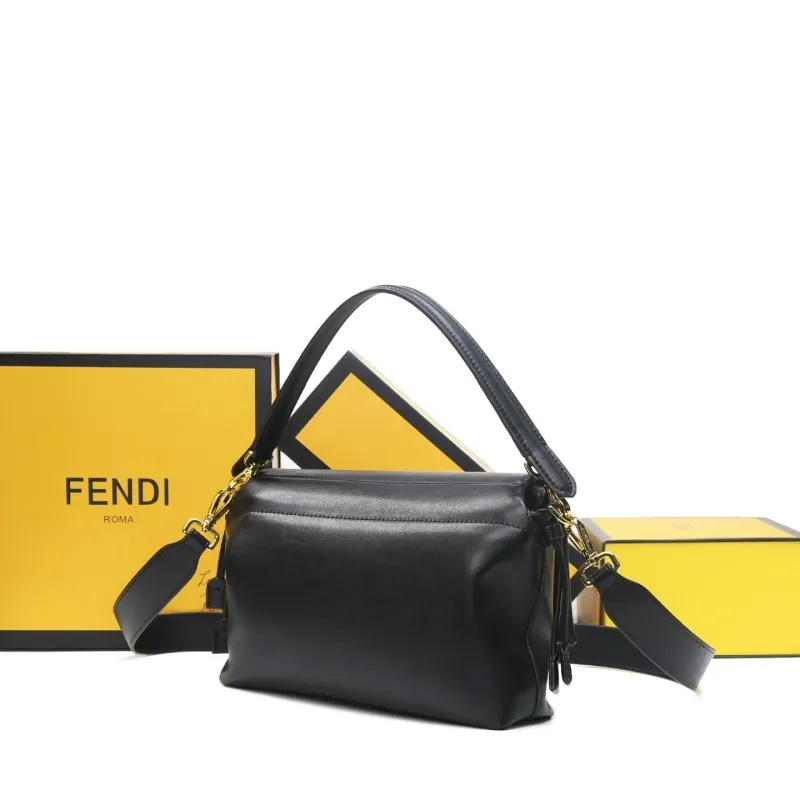 Fendi Black Leather Shoulder Bag - Image 3