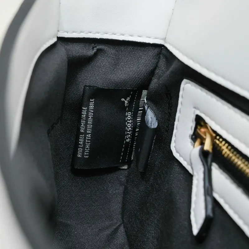Fendi White Baguette Shoulder Bag - Image 7