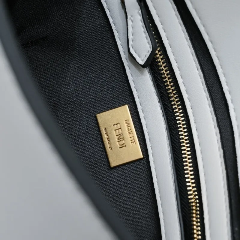 Fendi White Baguette Shoulder Bag - Image 8