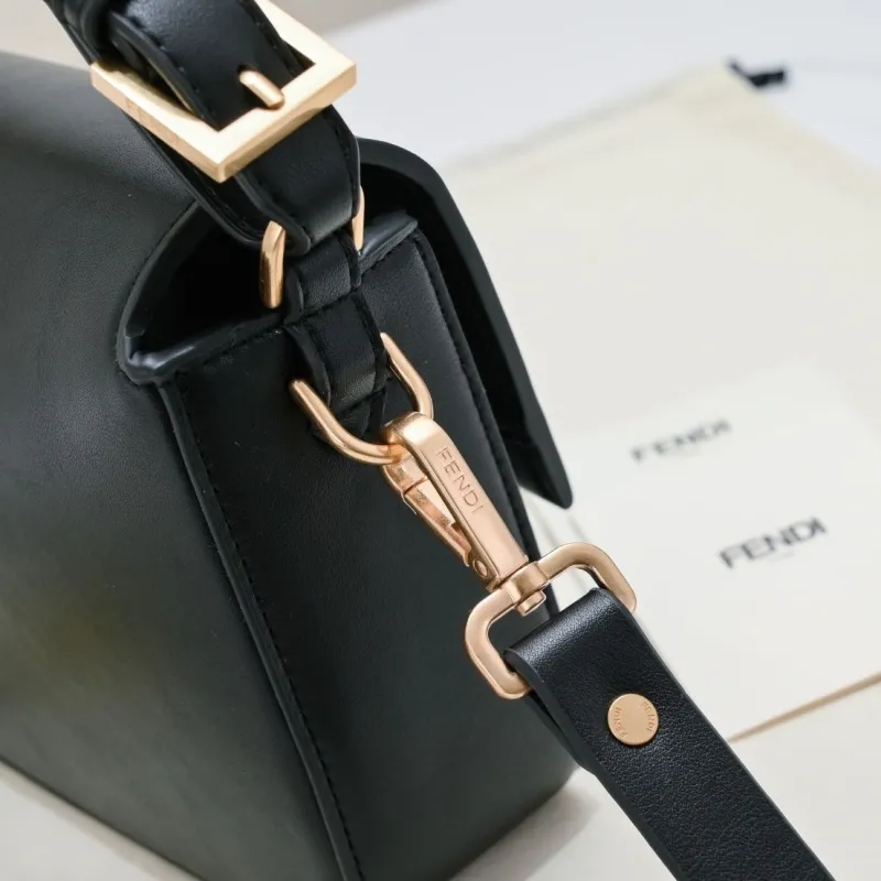 Fendi Black Baguette Shoulder Bag - Image 4