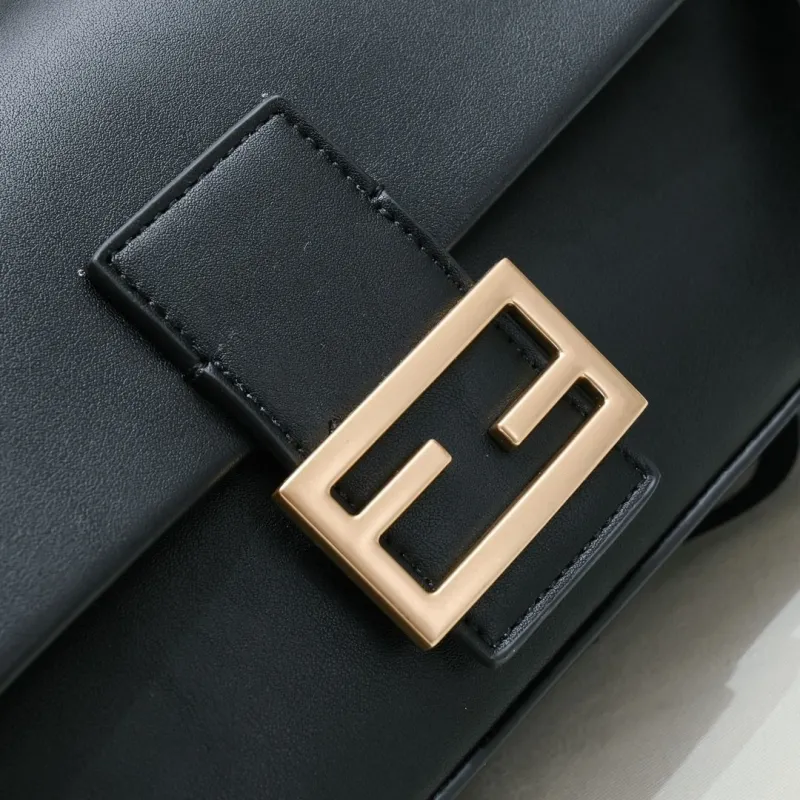 Fendi Black Baguette Shoulder Bag - Image 5
