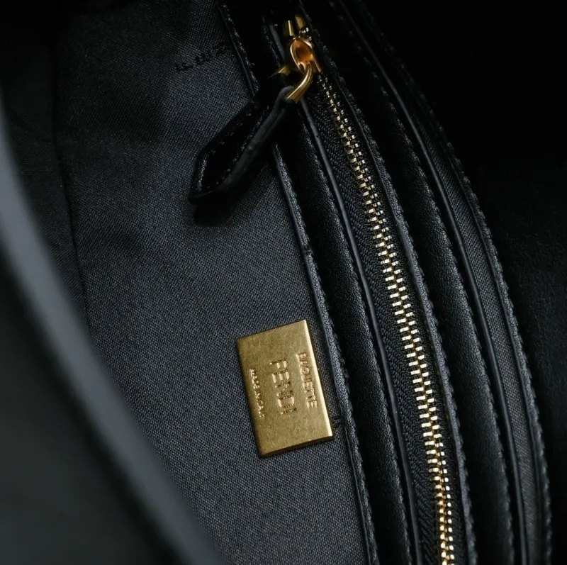 Fendi Black Baguette Shoulder Bag - Image 7