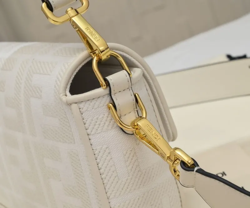 Fendi White Baguette Shoulder Bag - Image 3