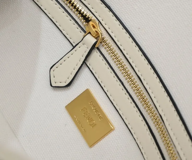 Fendi White Baguette Shoulder Bag - Image 6
