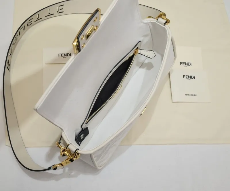 Fendi White Baguette Shoulder Bag - Image 8