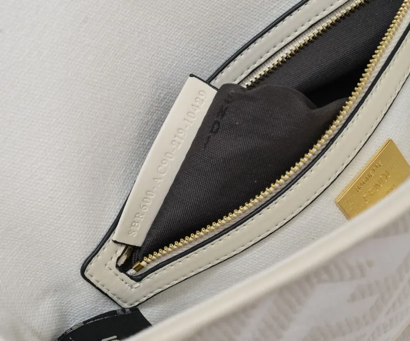 Fendi White Baguette Shoulder Bag - Image 9