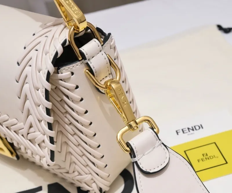 Fendi White Woven Baguette Shoulder Bag - Image 3